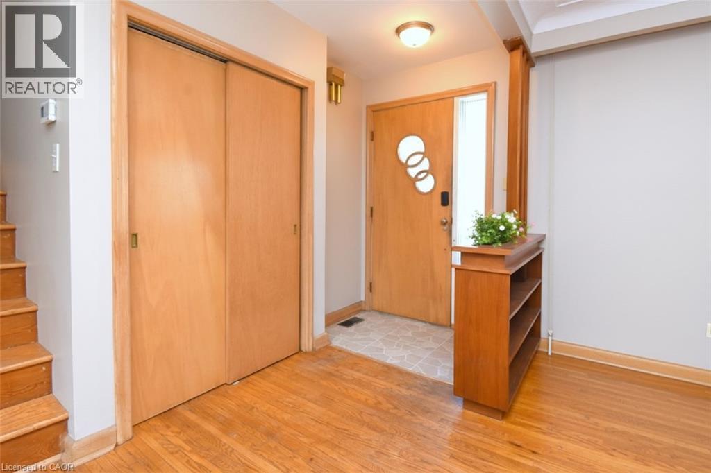 142 Delmar Drive, Hamilton, ON - Indoor Photo Showing Other Room