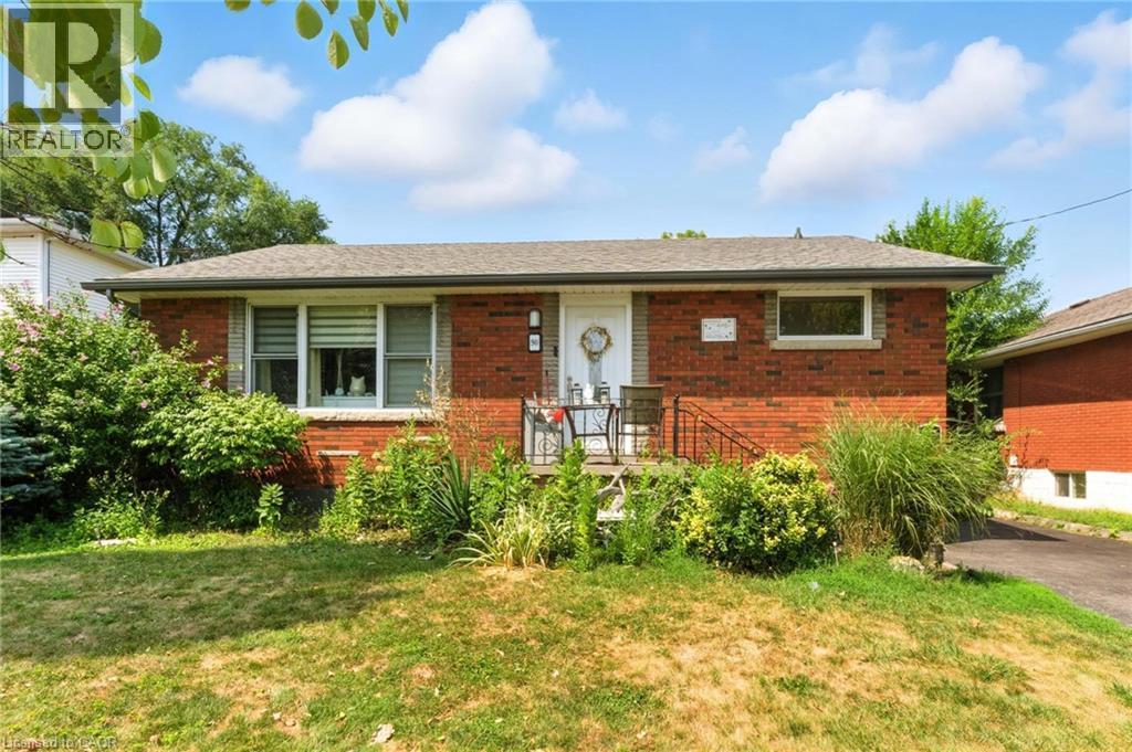 Single story home with brick siding, a front lawn, and roof with shingles - 90 Toby Crescent Unit# Lower, Hamilton, ON - Outdoor