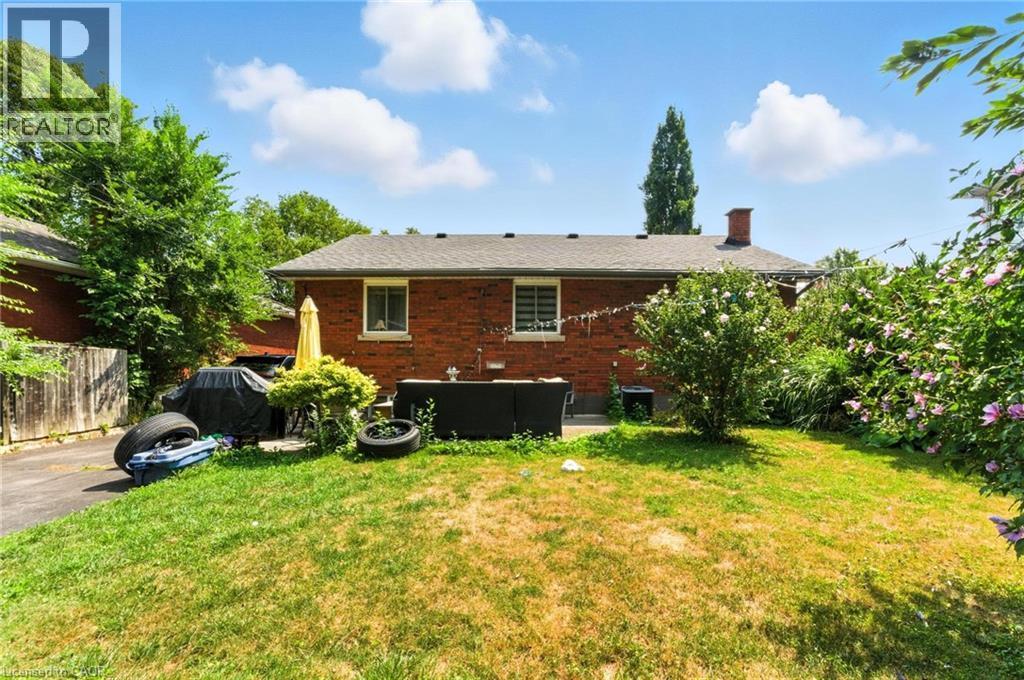 Shared Backyard - 90 Toby Crescent Unit# Lower, Hamilton, ON - Outdoor