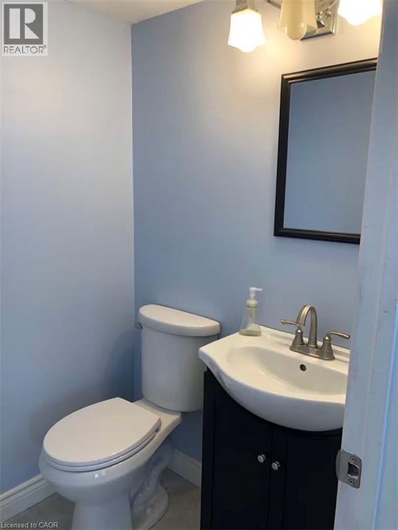 390 East 23Rd Street, Hamilton, ON - Indoor Photo Showing Bathroom