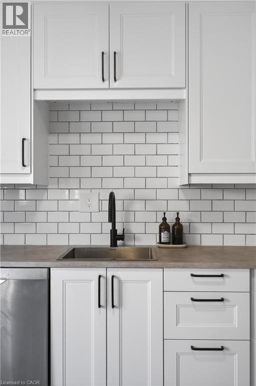 262 Britannia Avenue, Hamilton, ON - Indoor Photo Showing Kitchen With Upgraded Kitchen