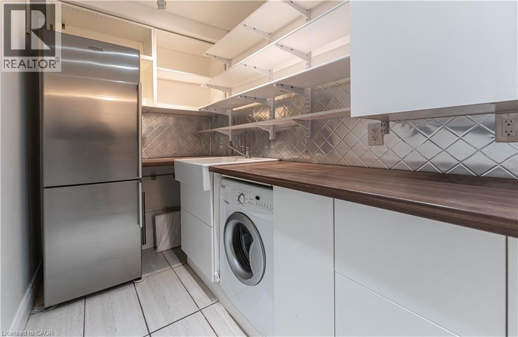 30 Summit Avenue Unit# 607, Hamilton, ON - Indoor Photo Showing Laundry Room