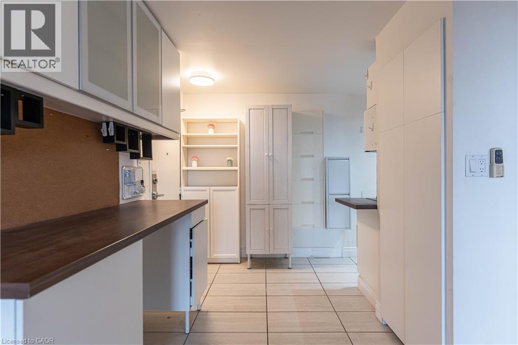 30 Summit Avenue Unit# 607, Hamilton, ON - Indoor Photo Showing Other Room