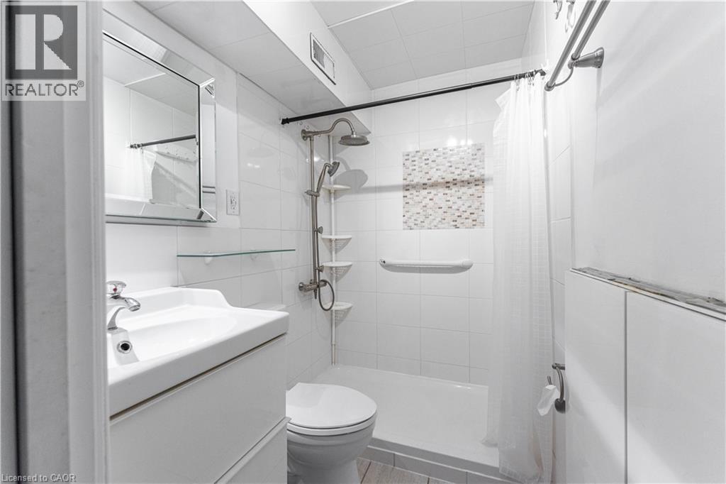 30 Summit Avenue Unit# 607, Hamilton, ON - Indoor Photo Showing Bathroom