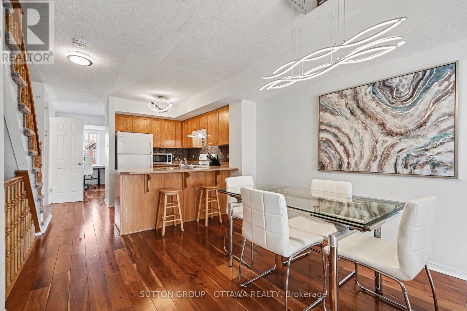 56 Steele Park Private, Ottawa, ON - Indoor Photo Showing Dining Room