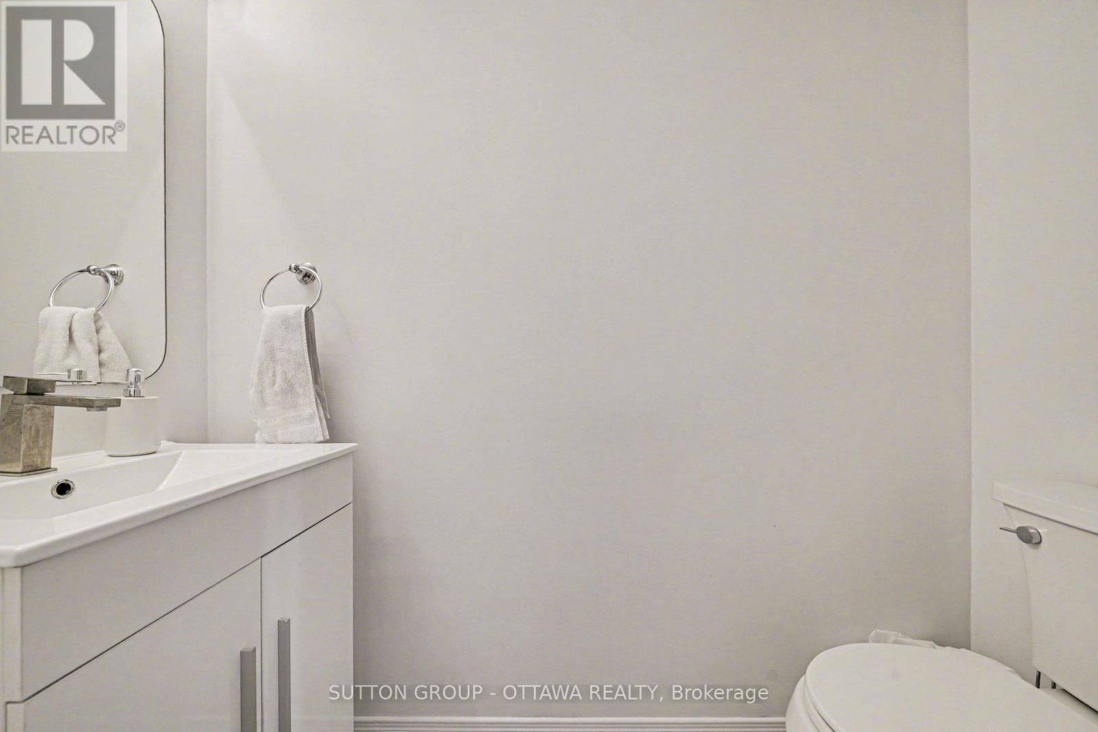 56 Steele Park Private, Ottawa, ON - Indoor Photo Showing Bathroom