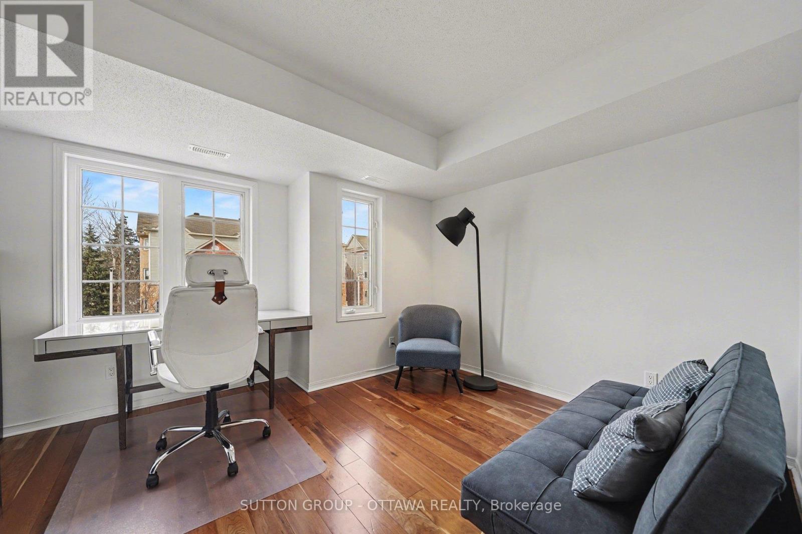 56 Steele Park Private, Ottawa, ON - Indoor Photo Showing Other Room