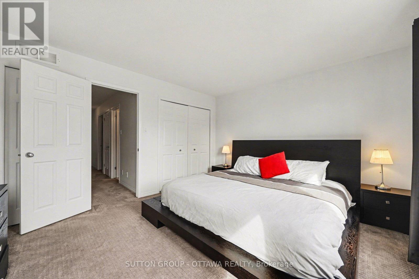 56 Steele Park Private, Ottawa, ON - Indoor Photo Showing Bedroom