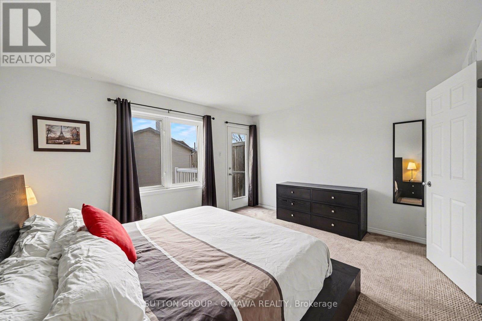 56 Steele Park Private, Ottawa, ON - Indoor Photo Showing Bedroom