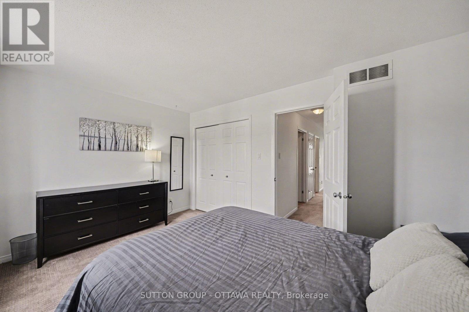 56 Steele Park Private, Ottawa, ON - Indoor Photo Showing Bedroom