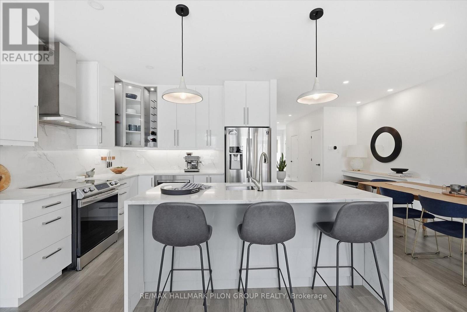 559 Mutual Street, Ottawa, ON - Indoor Photo Showing Kitchen With Stainless Steel Kitchen With Upgraded Kitchen