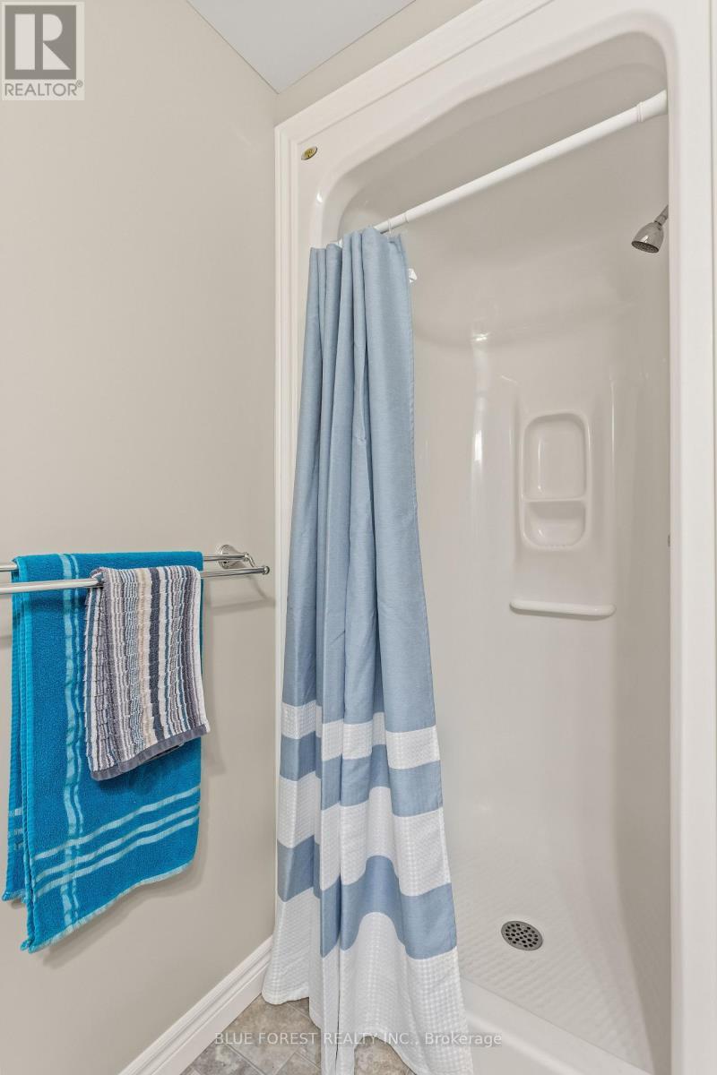 42 Hickory Lane, St. Thomas, ON - Indoor Photo Showing Bathroom