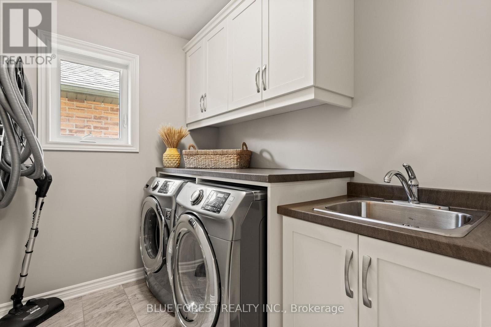 42 Hickory Lane, St. Thomas, ON - Indoor Photo Showing Laundry Room