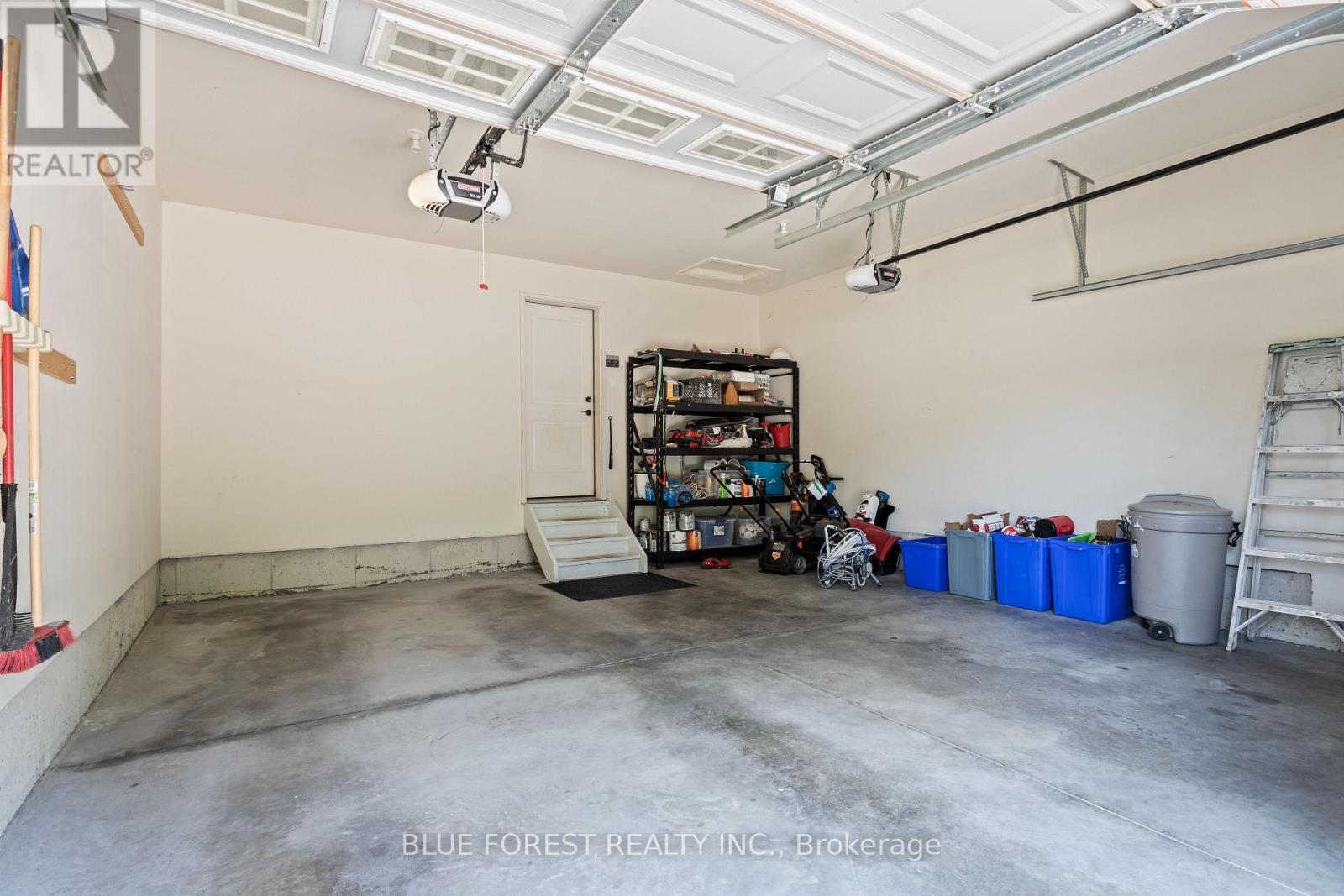 42 Hickory Lane, St. Thomas, ON - Indoor Photo Showing Garage