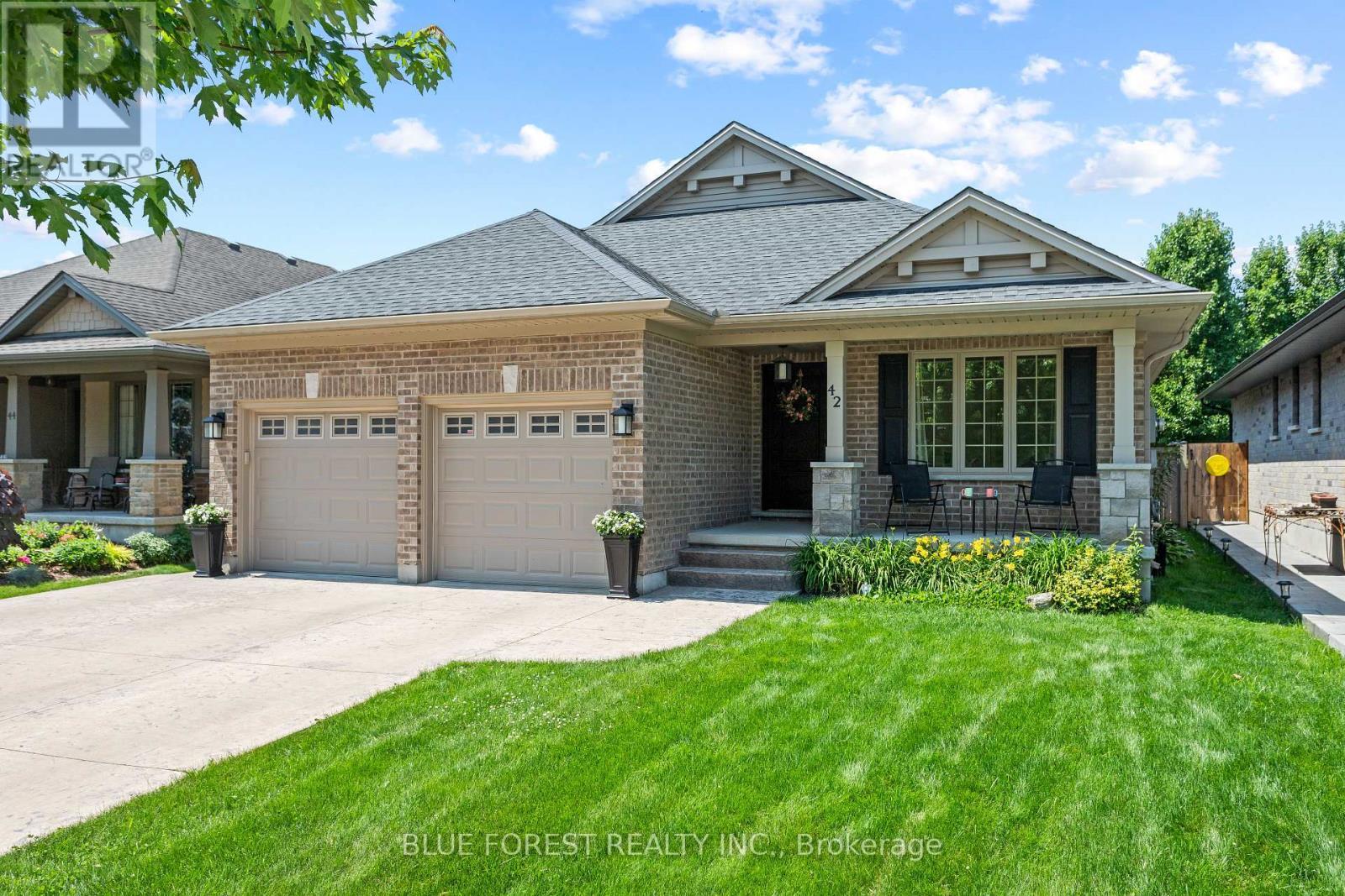 42 Hickory Lane, St. Thomas, ON - Outdoor With Facade