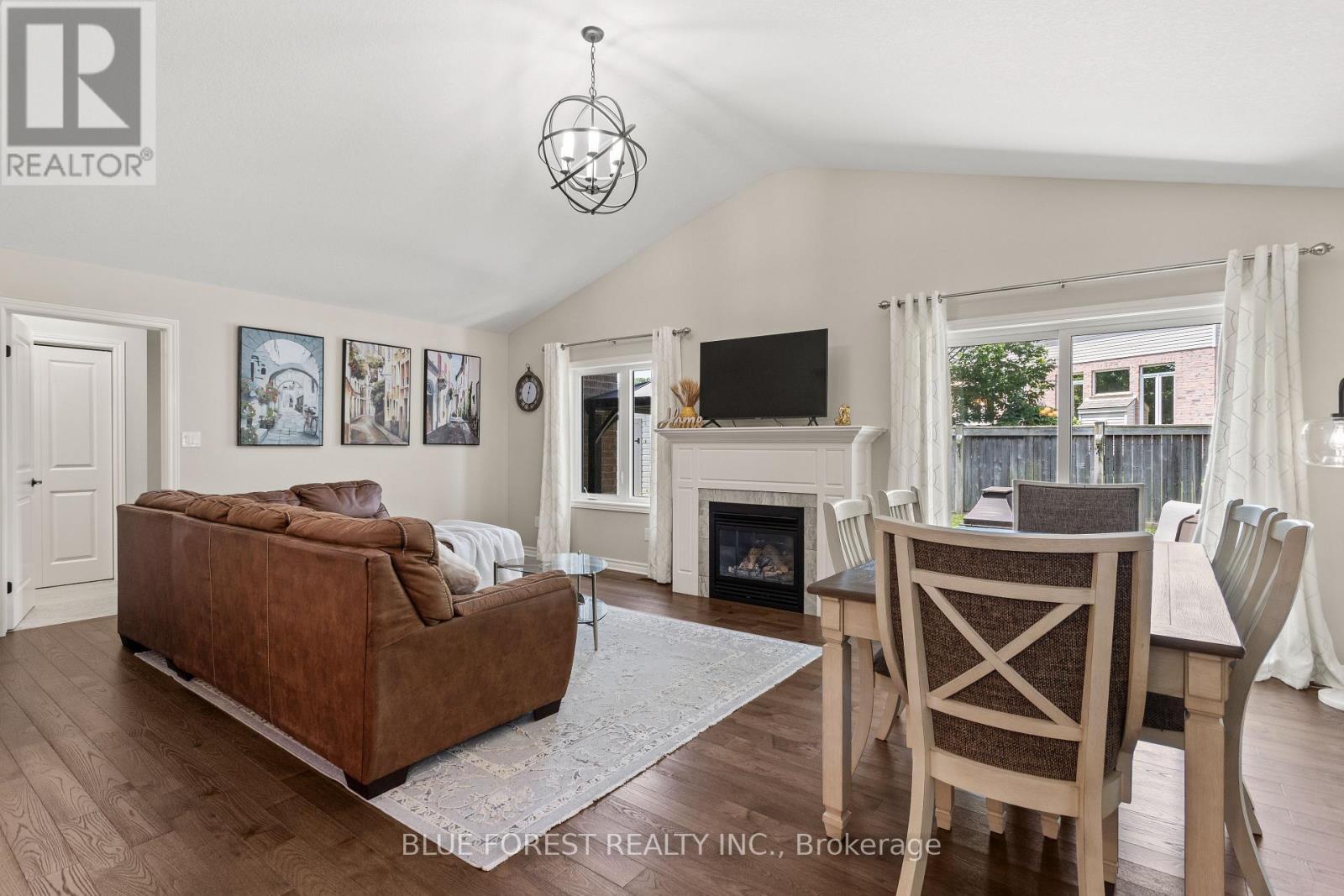 42 Hickory Lane, St. Thomas, ON - Indoor Photo Showing Living Room With Fireplace