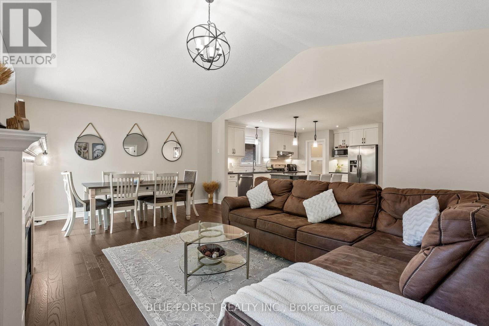 42 Hickory Lane, St. Thomas, ON - Indoor Photo Showing Living Room