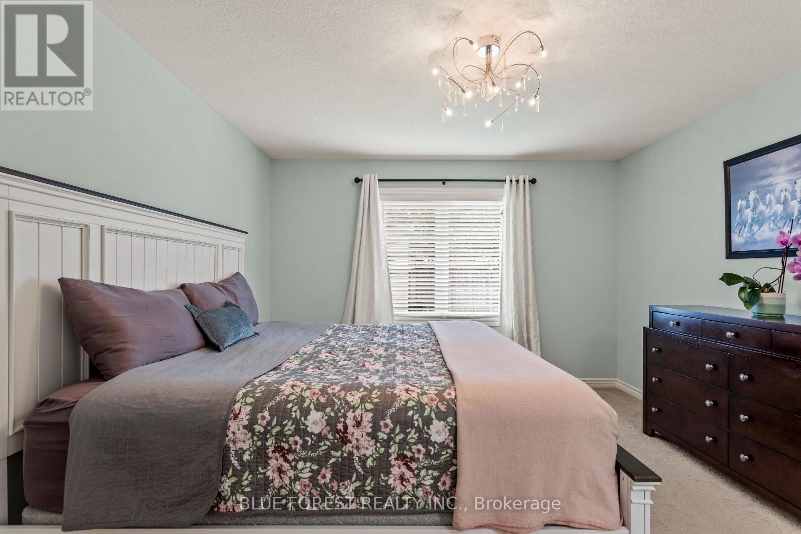 42 Hickory Lane, St. Thomas, ON - Indoor Photo Showing Bedroom