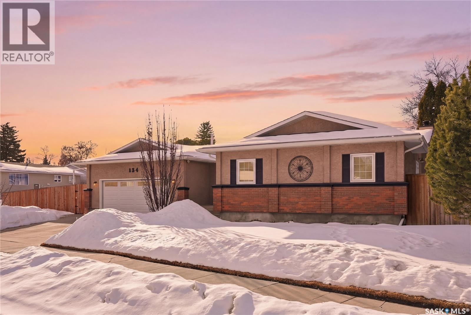 154 Candle Crescent, Saskatoon, SK - Outdoor