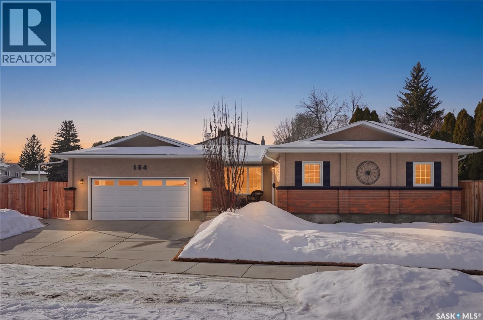 154 Candle Crescent, Saskatoon, SK - Outdoor