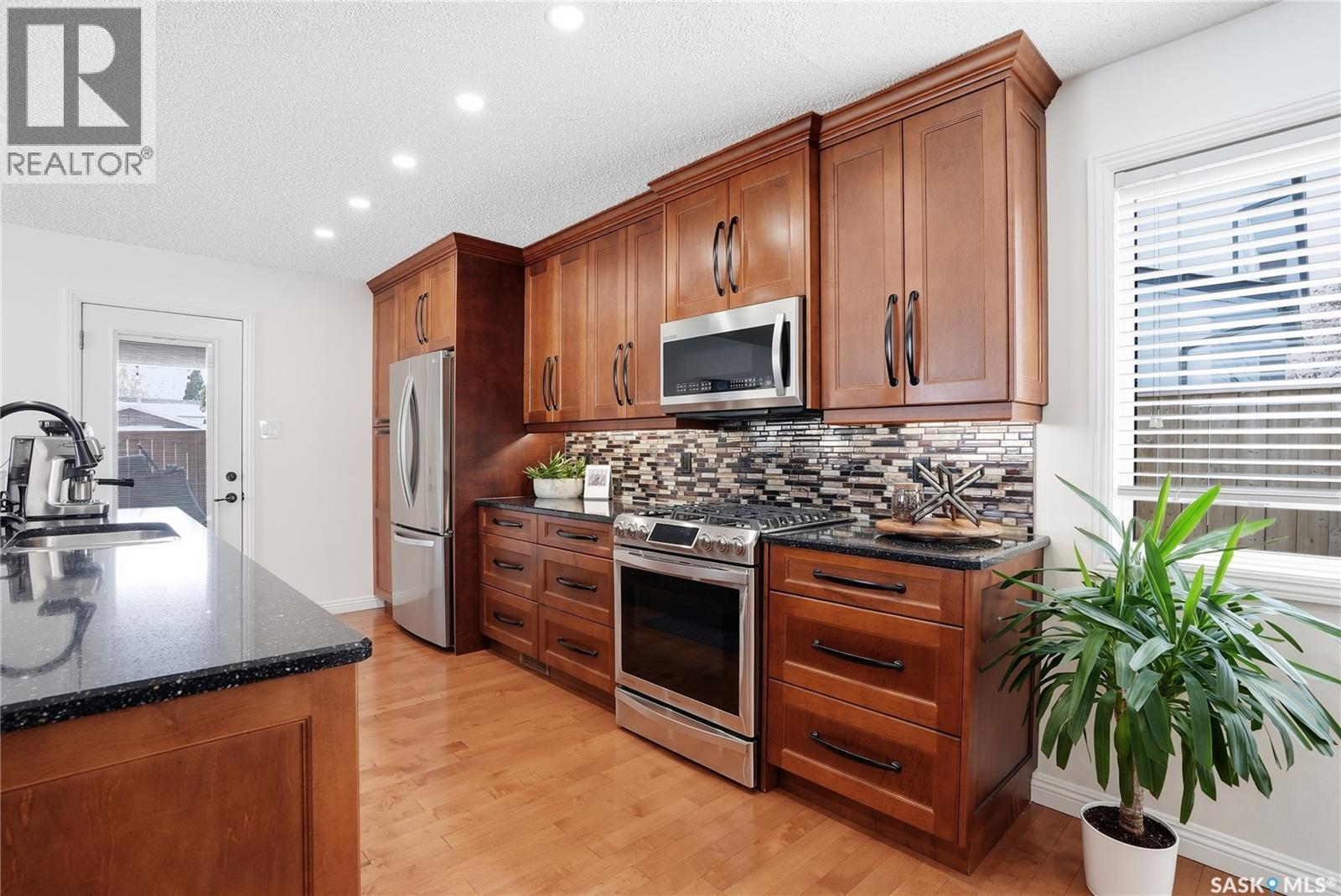 154 Candle Crescent, Saskatoon, SK - Indoor Photo Showing Kitchen