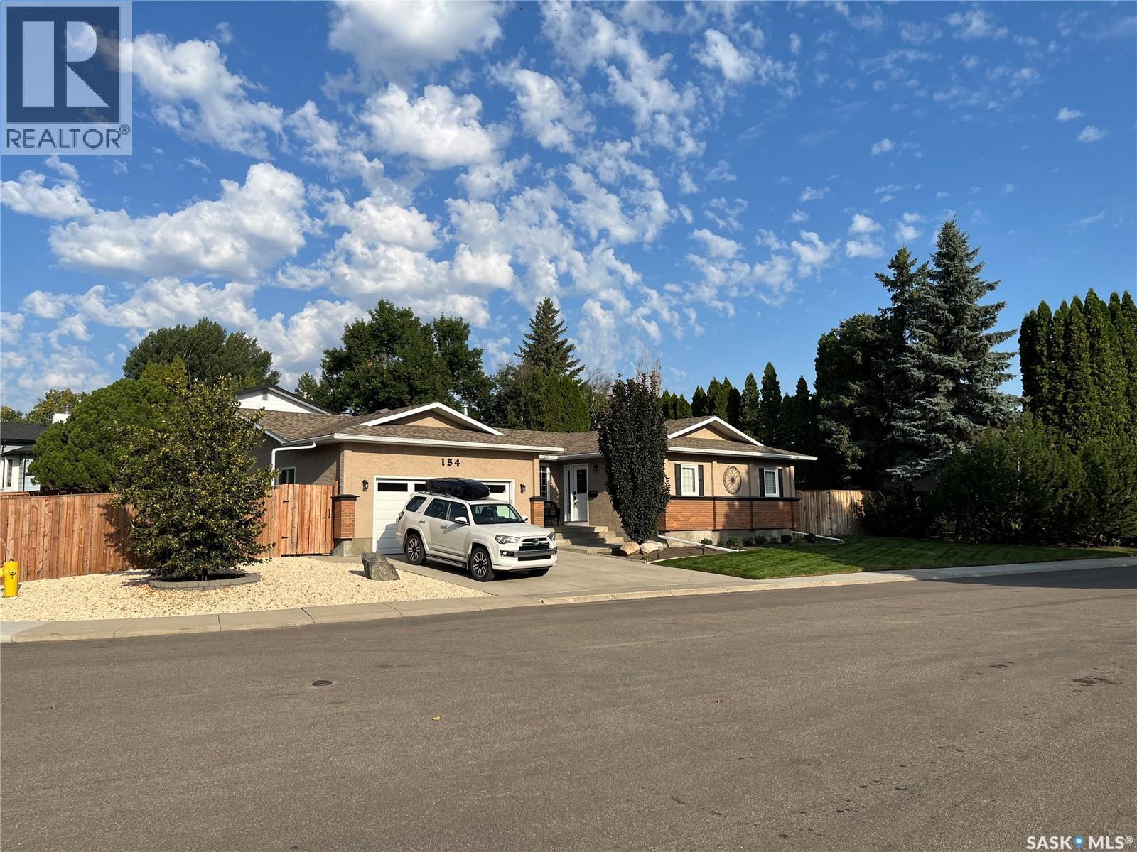 154 Candle Crescent, Saskatoon, SK - Outdoor
