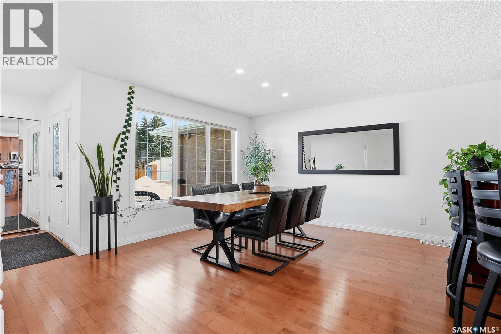 154 Candle Crescent, Saskatoon, SK - Indoor Photo Showing Dining Room