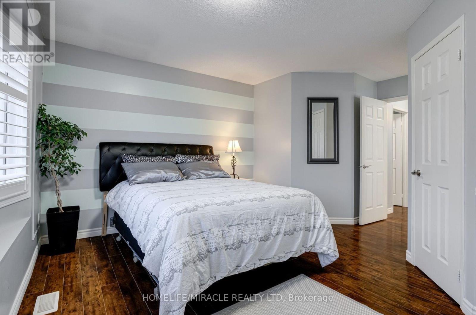 5840 Raftsman Cove, Mississauga, ON - Indoor Photo Showing Bedroom
