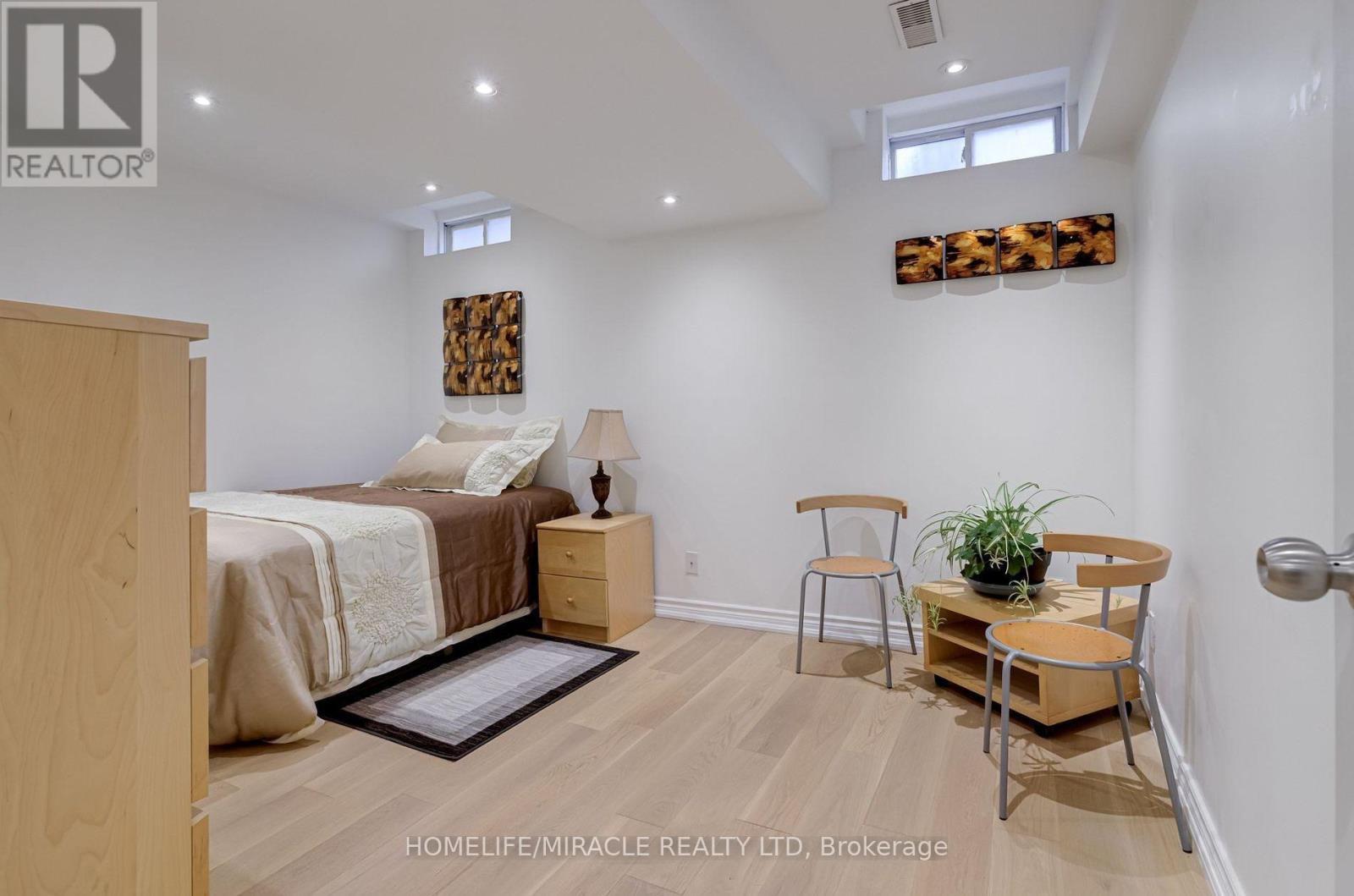 5840 Raftsman Cove, Mississauga, ON - Indoor Photo Showing Bedroom