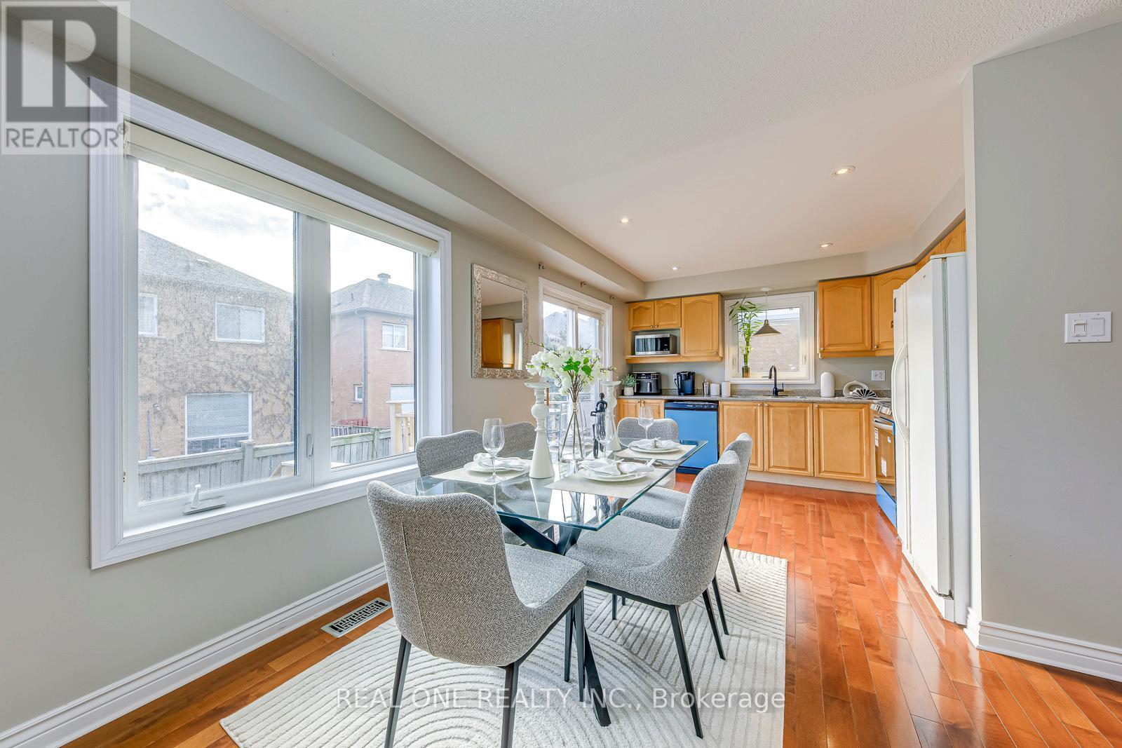2470 Bankside Drive, Mississauga, ON - Indoor Photo Showing Dining Room