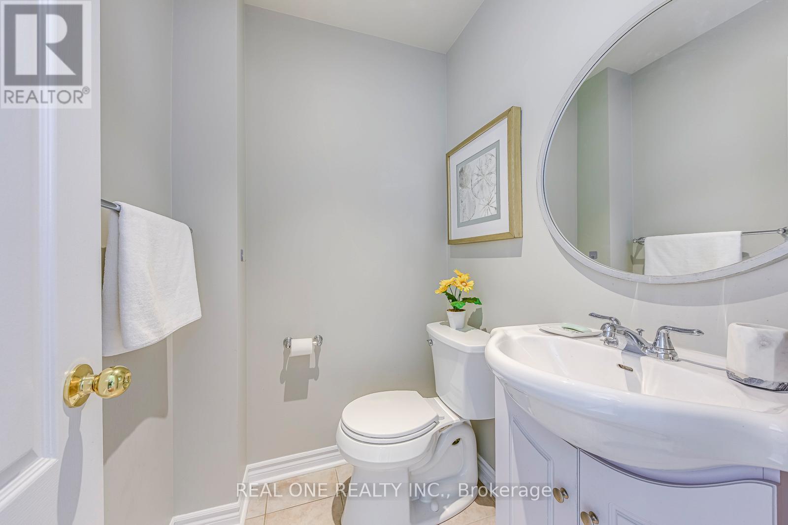 2470 Bankside Drive, Mississauga, ON - Indoor Photo Showing Bathroom