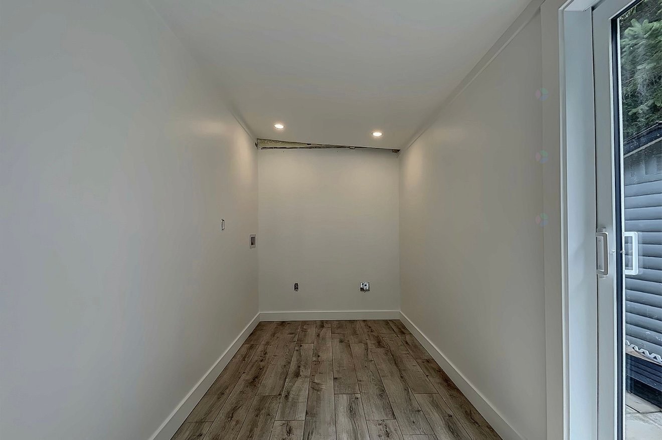 Salle de lavage - 480 Rue De La Montagne, Saint-Calixte, QC - Indoor Photo Showing Other Room