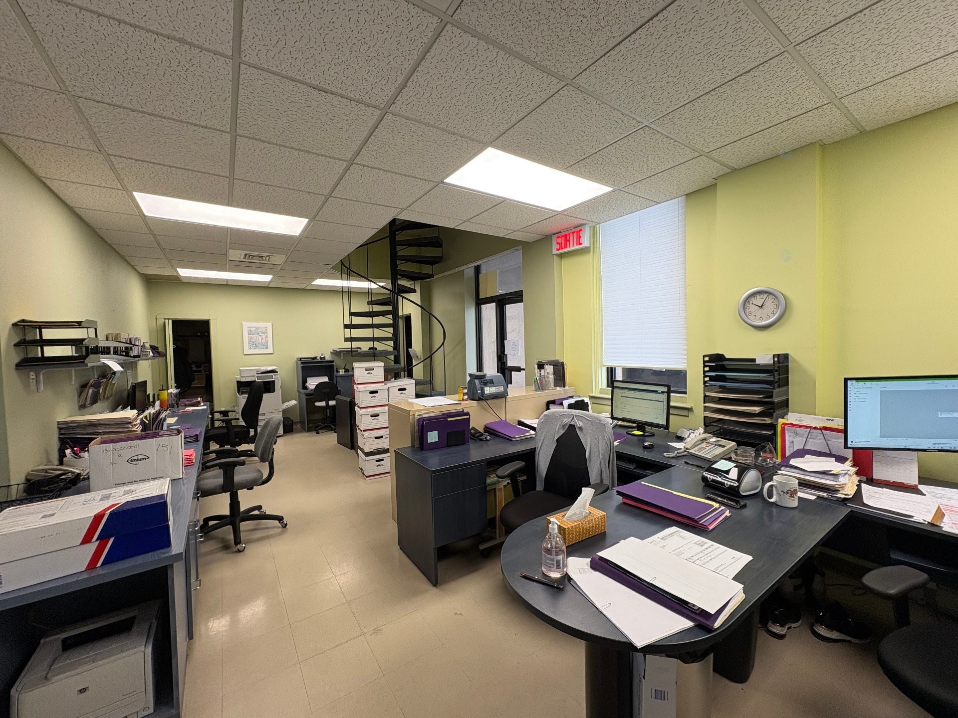 Secretary office - 80 Rue Monseigneur-Tessier E., Rouyn-Noranda, QC - Indoor