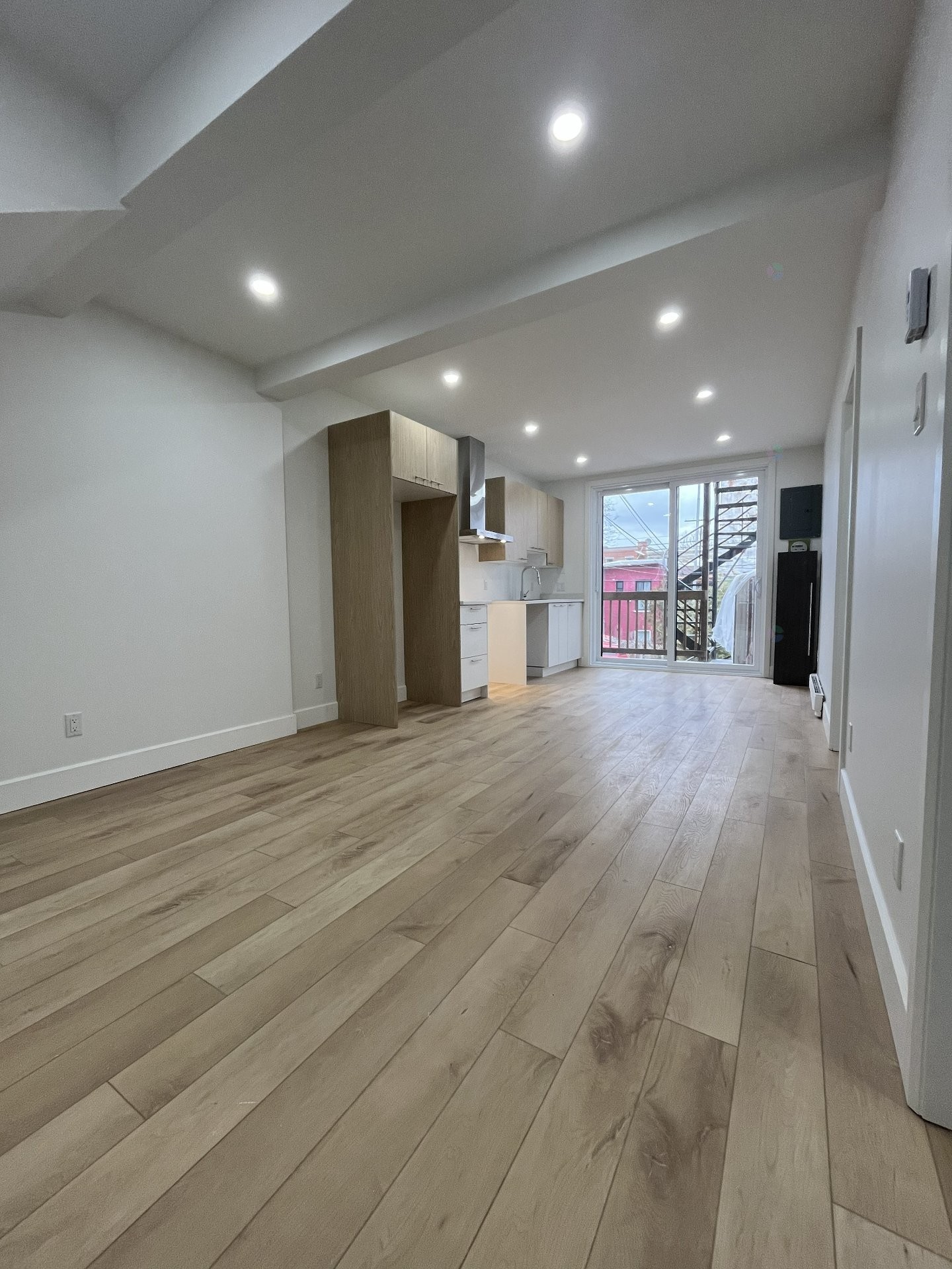 Salon - 2379 Rue D'Iberville, Montréal (Ville-Marie), QC - Indoor