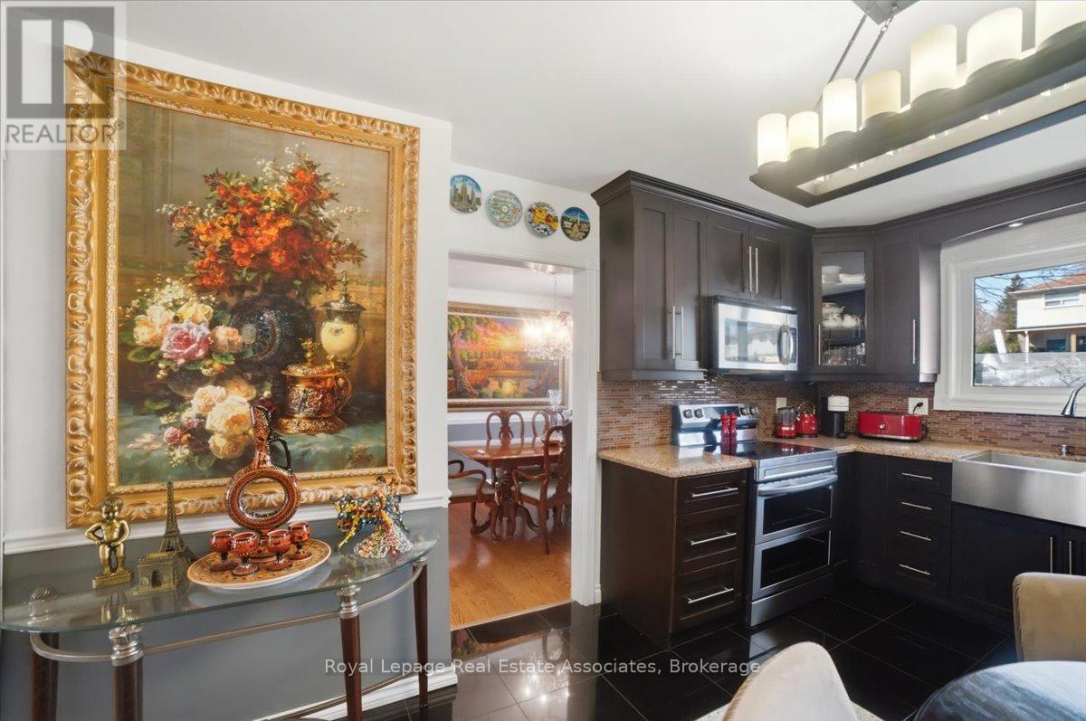 3652 Haven Glenn, Mississauga, ON - Indoor Photo Showing Kitchen