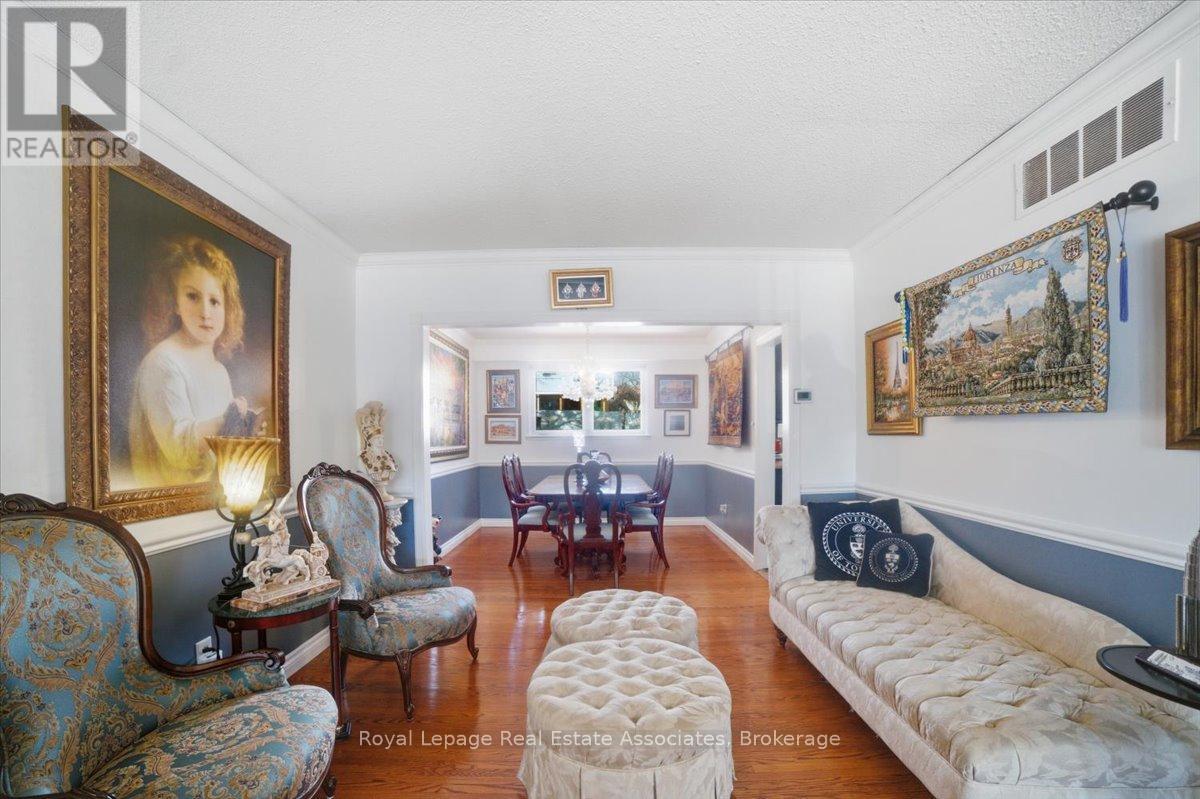 3652 Haven Glenn, Mississauga, ON - Indoor Photo Showing Living Room