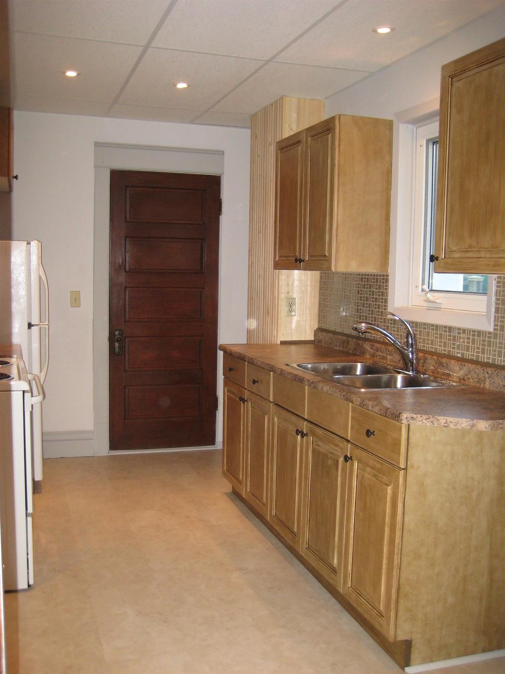 515 Brock St E, Thunder Bay, ON - Indoor Photo Showing Kitchen With Double Sink