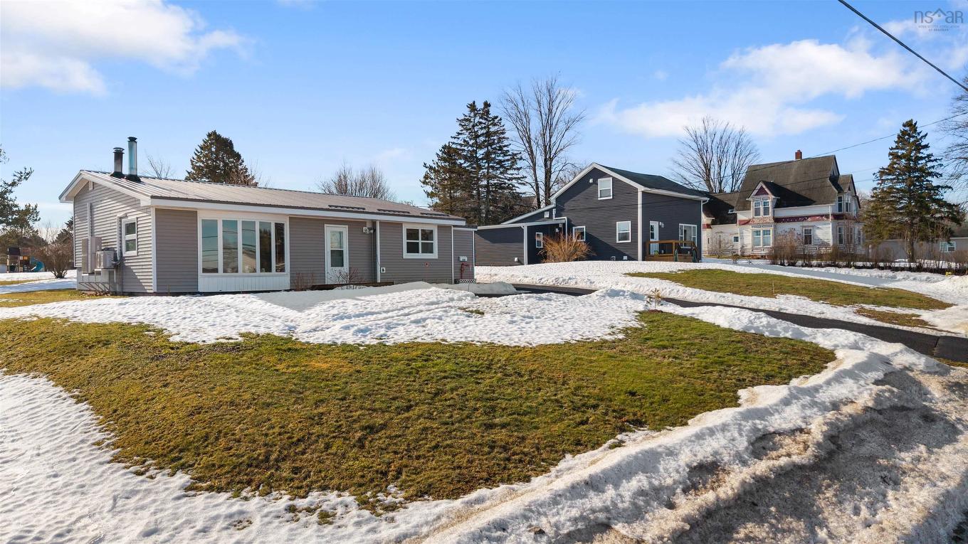255 Victoria Street E, Amherst, NS
