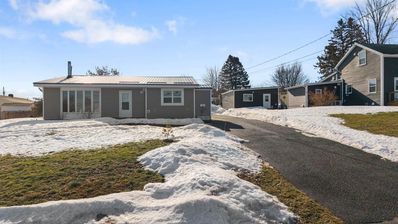 255 Victoria Street E, Amherst, NS
