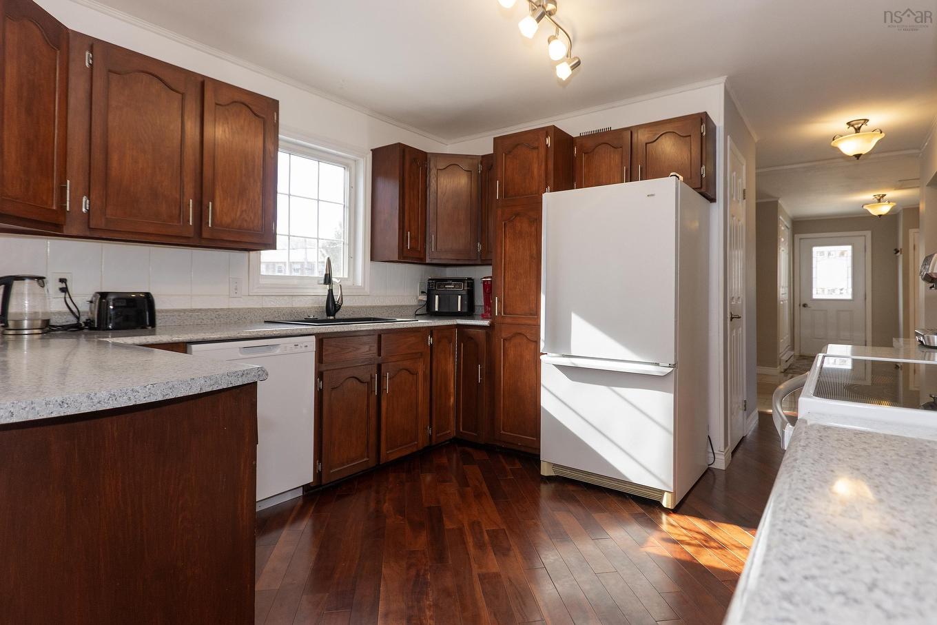 193A Victoria Street E, Amherst, NS - Indoor Photo Showing Kitchen