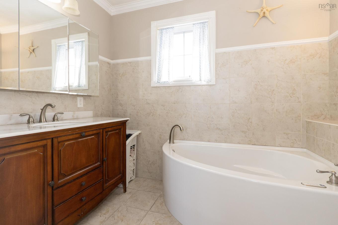 193A Victoria Street E, Amherst, NS - Indoor Photo Showing Bathroom