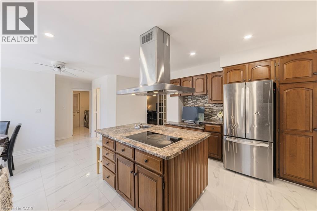 39 Templer Drive, Ancaster, ON - Indoor Photo Showing Kitchen