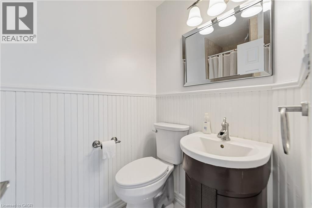 39 Templer Drive, Ancaster, ON - Indoor Photo Showing Bathroom