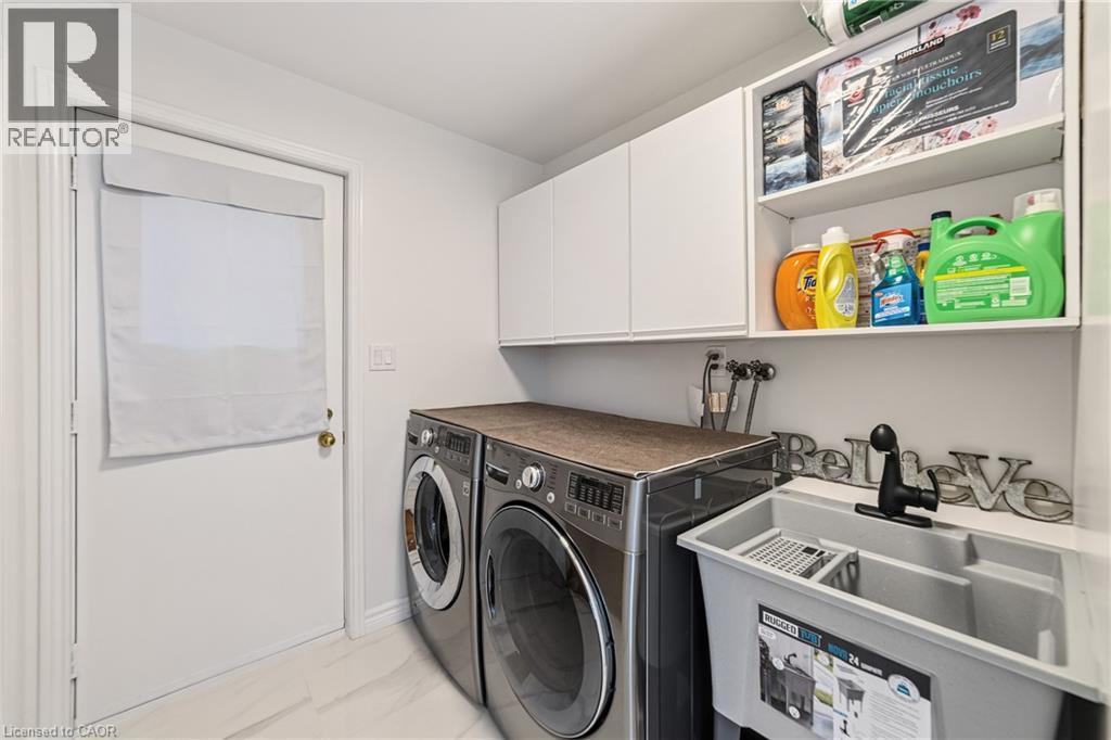 39 Templer Drive, Ancaster, ON - Indoor Photo Showing Laundry Room