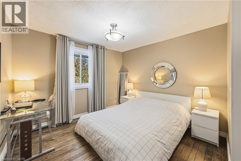 39 Templer Drive, Ancaster, ON - Indoor Photo Showing Bedroom