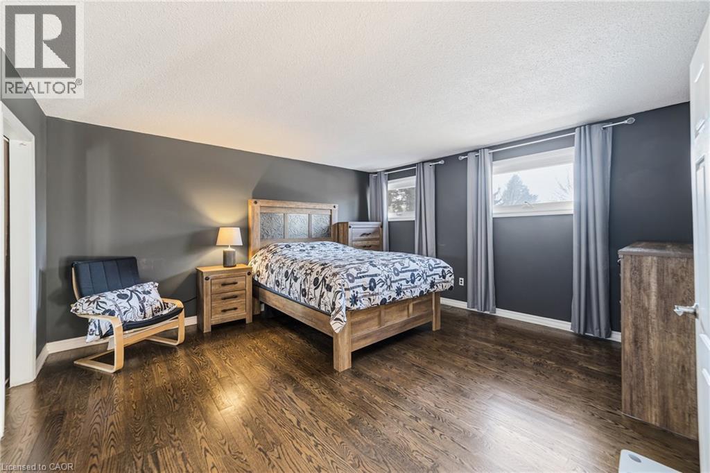 39 Templer Drive, Ancaster, ON - Indoor Photo Showing Bedroom