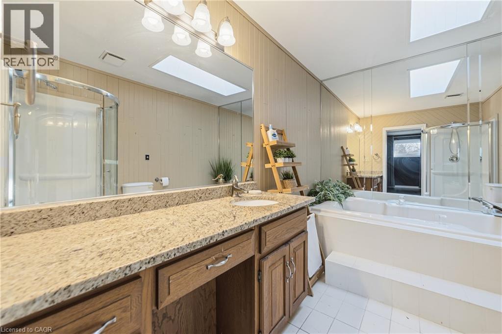 39 Templer Drive, Ancaster, ON - Indoor Photo Showing Bathroom