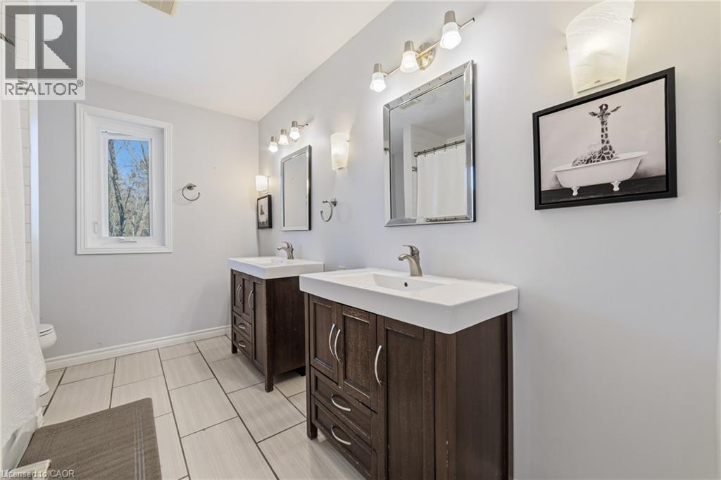 39 Templer Drive, Ancaster, ON - Indoor Photo Showing Bathroom