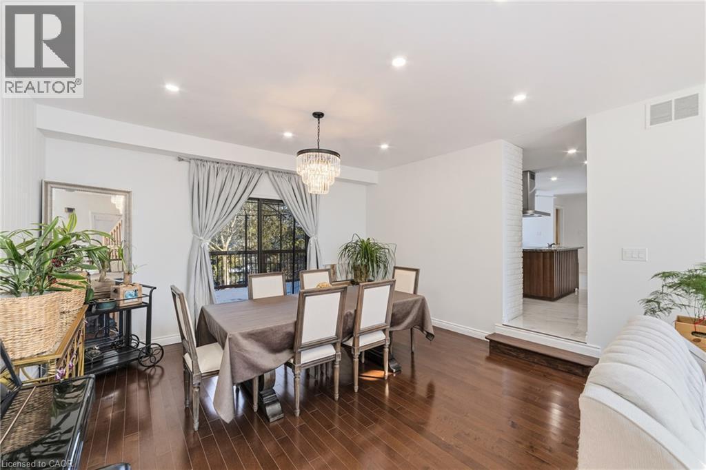 39 Templer Drive, Ancaster, ON - Indoor Photo Showing Dining Room