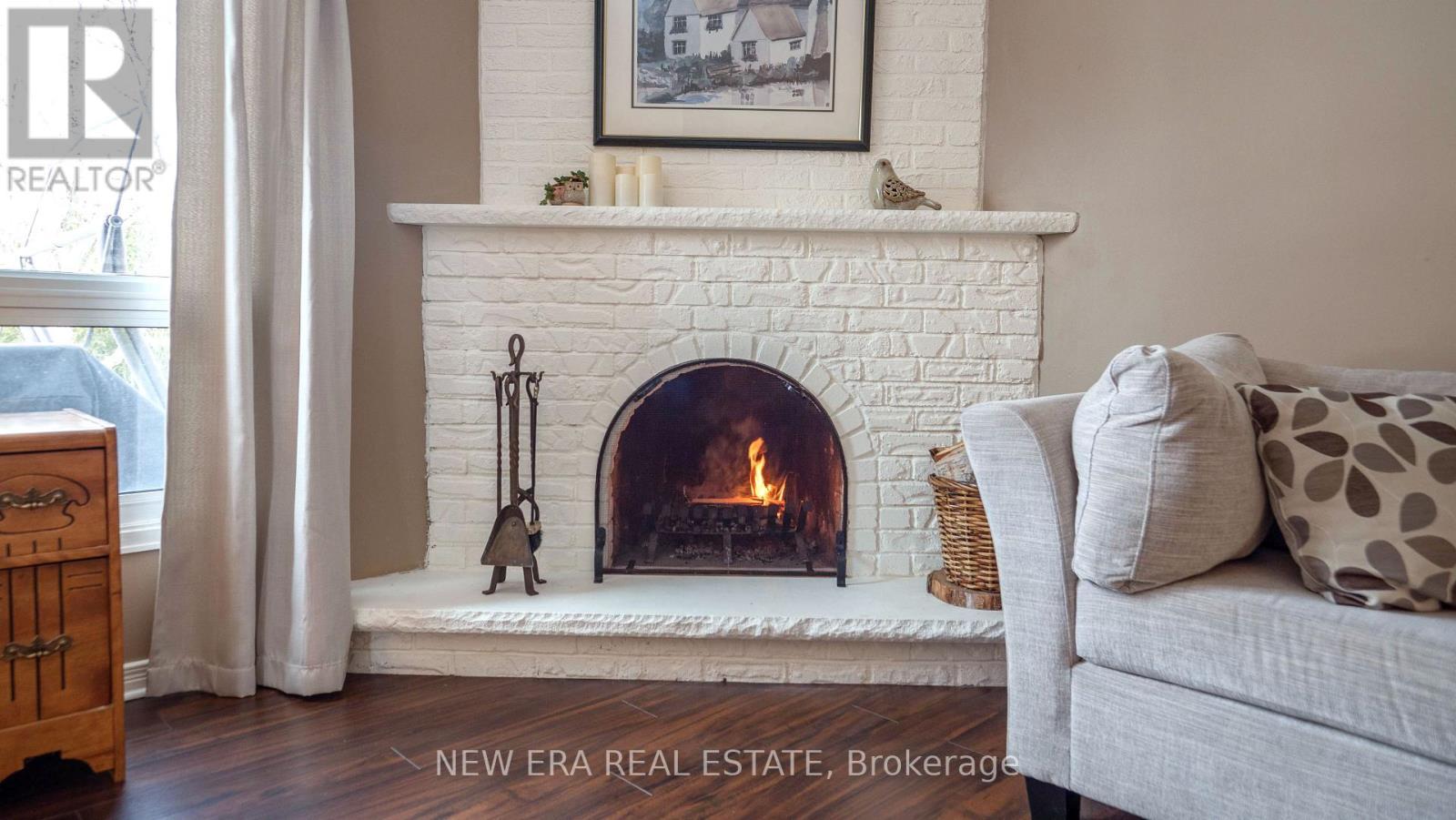 3103 Autumn Hill Crescent, Burlington, ON - Indoor With Fireplace